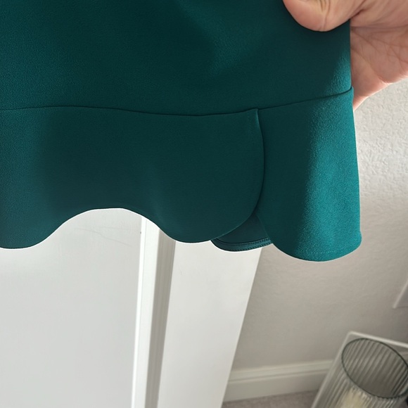 Express - Green dress. Size medium! Excellent condition - Picture 5 of 6